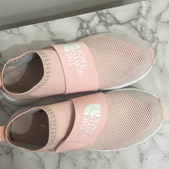 The North Face Pink shoes.Size 8 - Picture 4 of 6